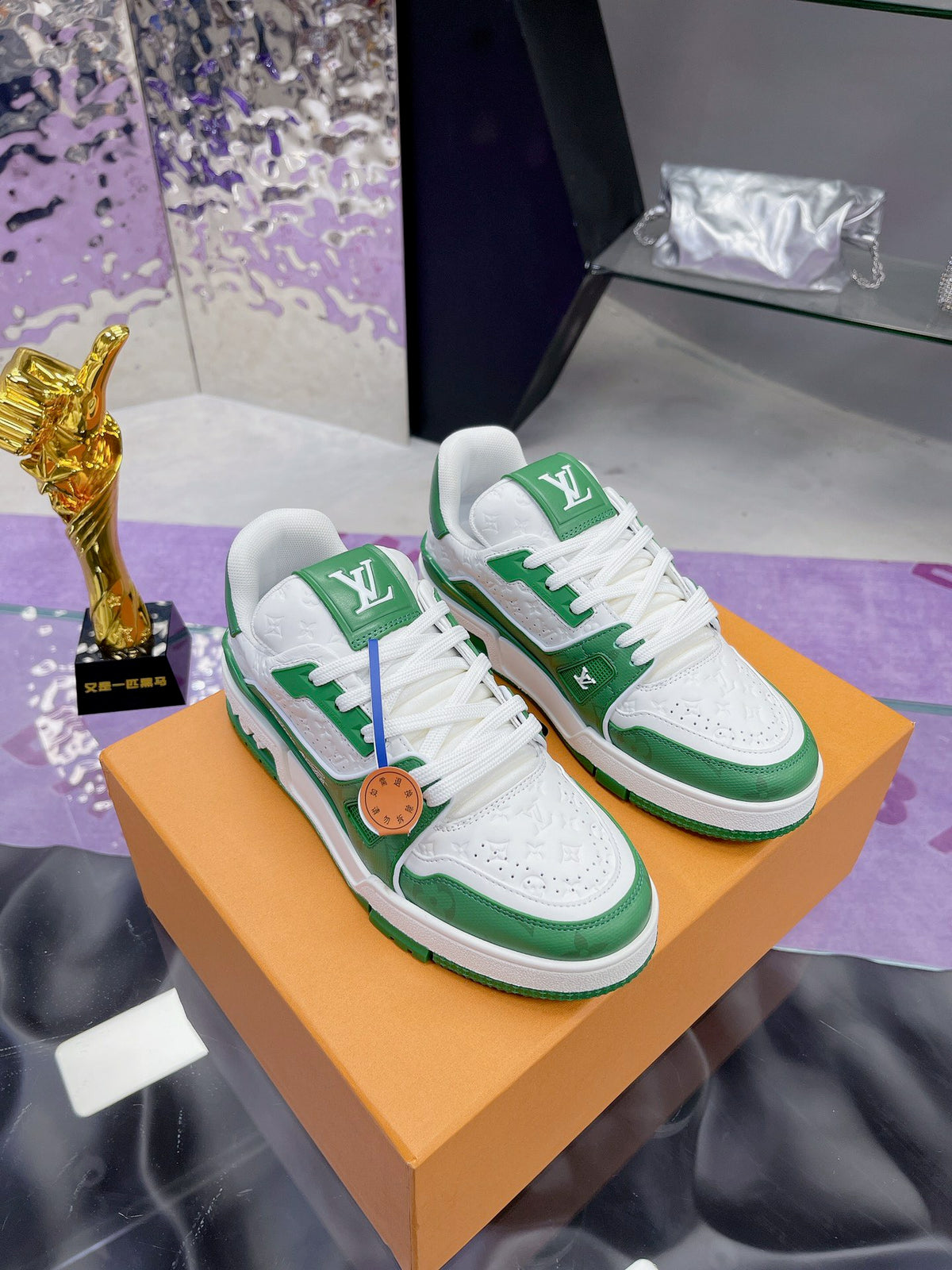 L couple limited series casual embossed sneakers 0725012401