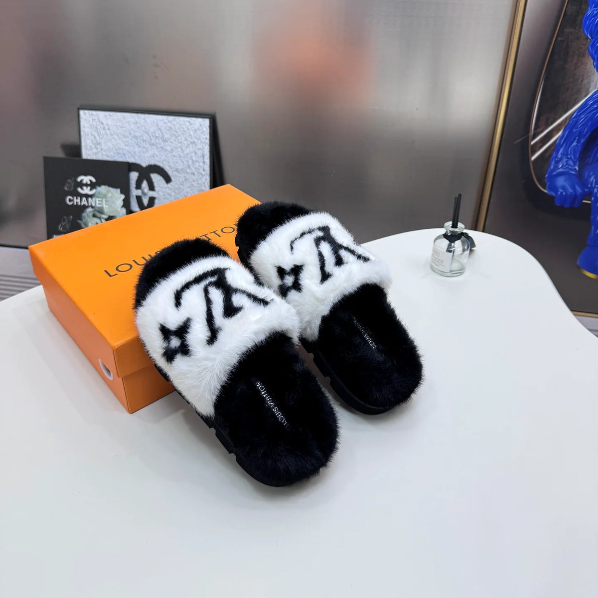 New wool slippers 1426010410