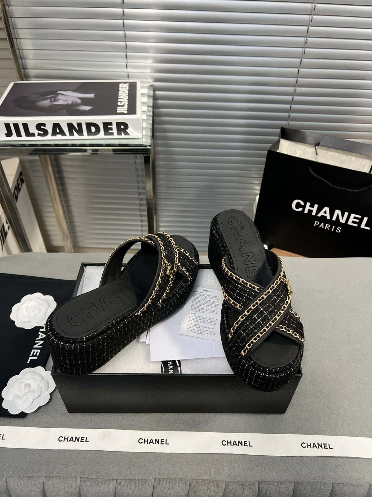 23 Ladies Fashion Luxury slipper and flip-flop S010