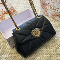 Classic and fashionable versatile crossbody bag 1024011004
