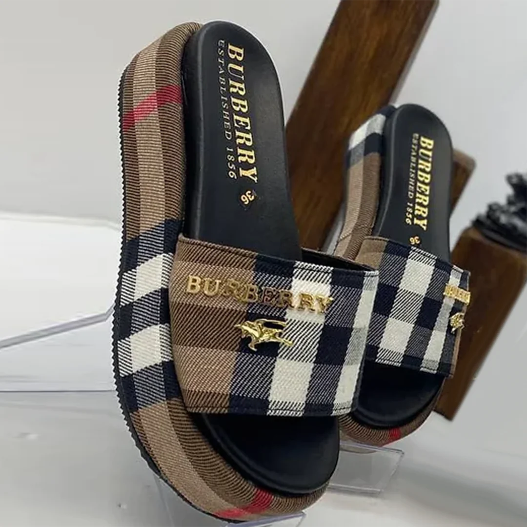 New fashion and versatile women's sandals and slippers 0424042501