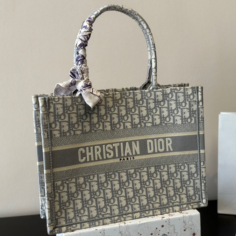 Classic luxurious book tote bag 1824041109