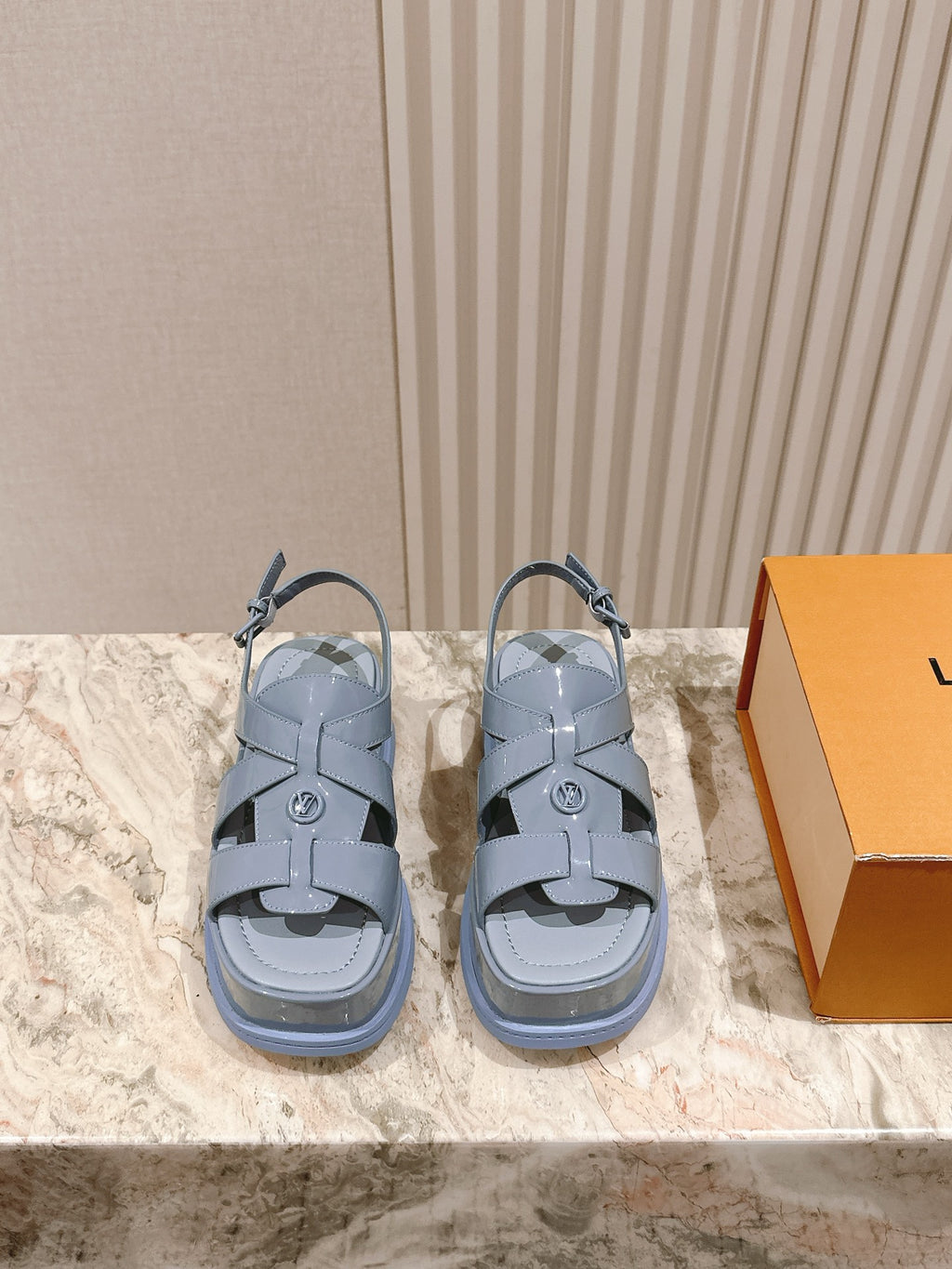 L fashion thick-soled sandals 0725042802