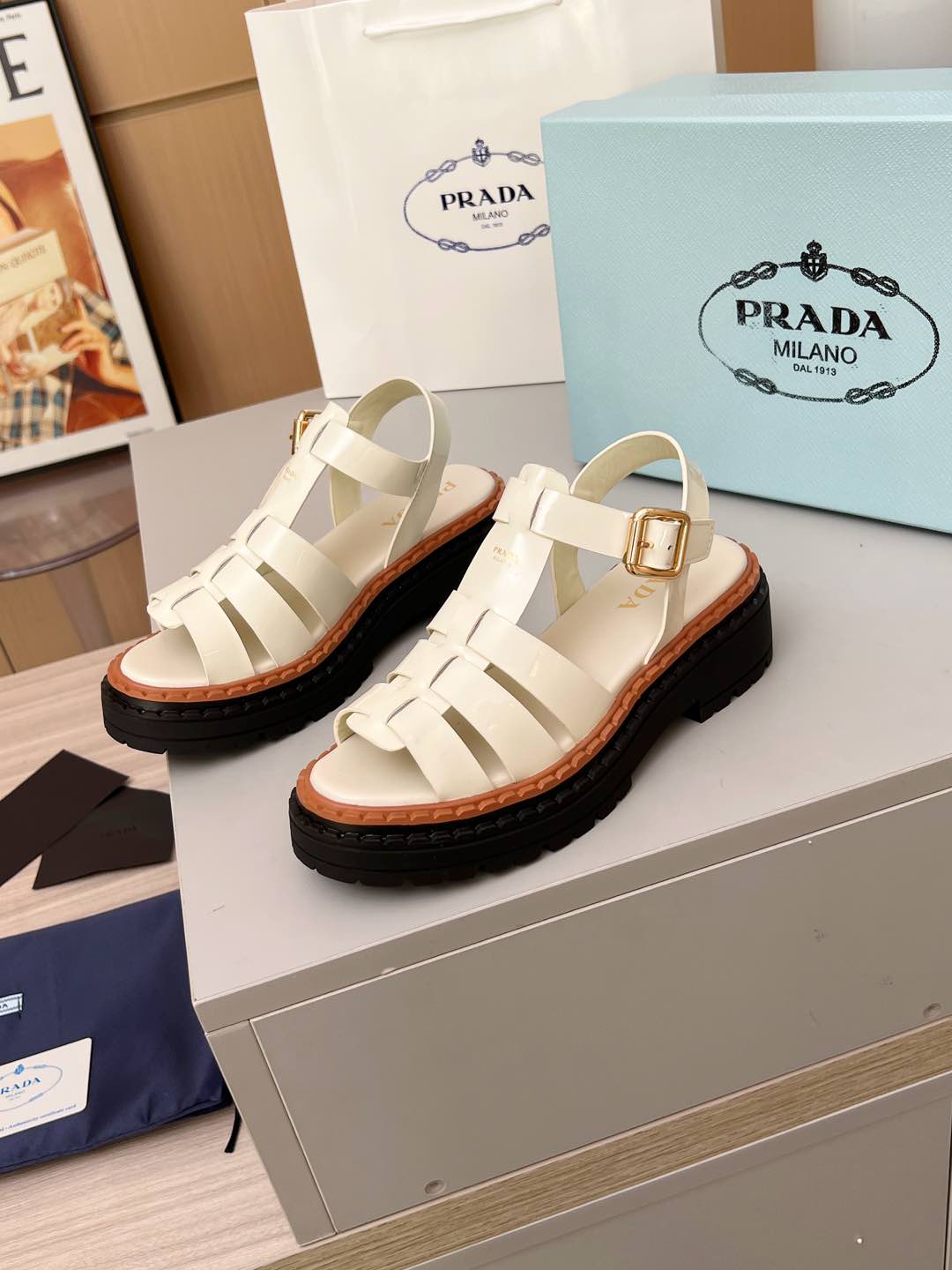 P fashionable new thick-soled sandals 0725061617