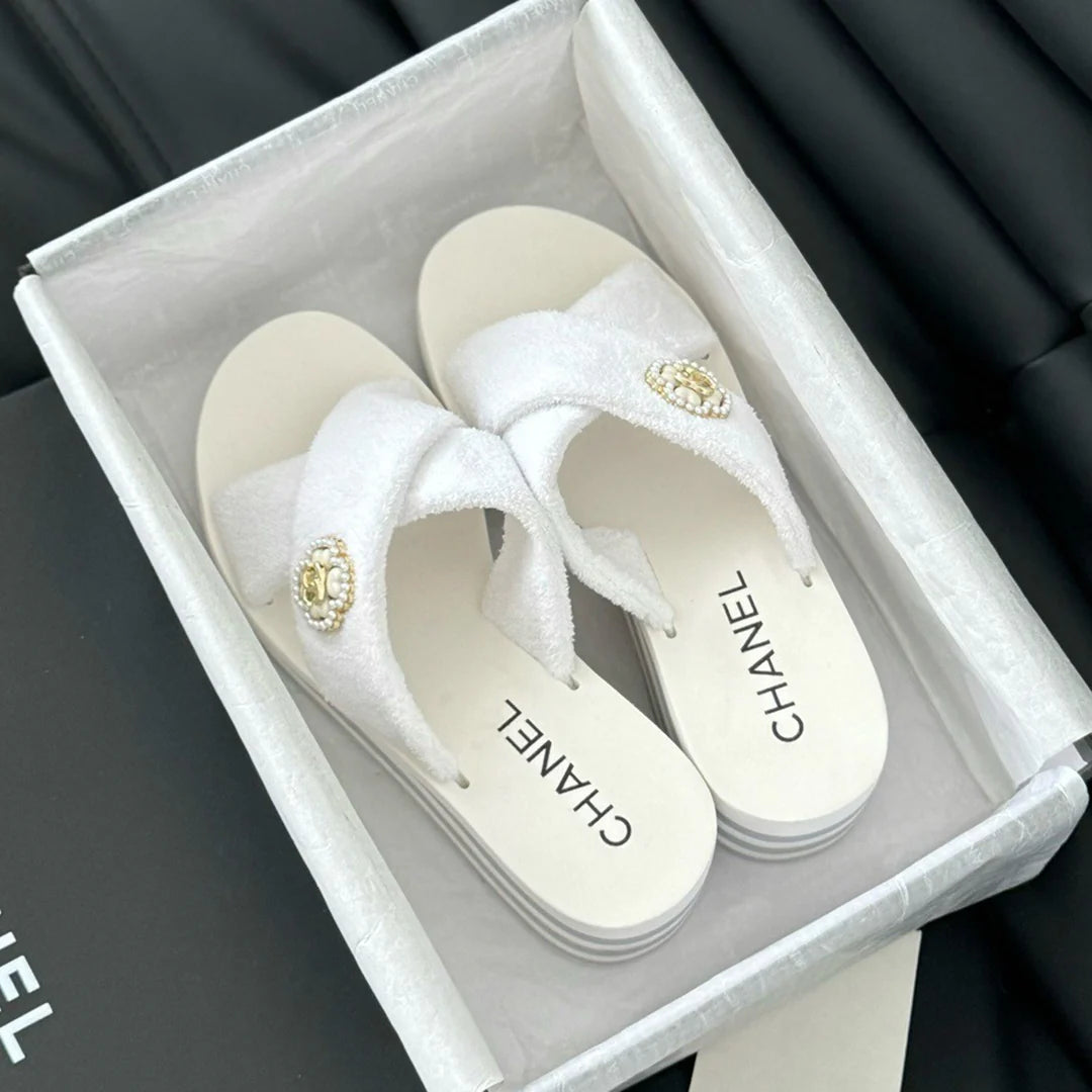 New fashionable and versatile slope heel sandals 1024070117