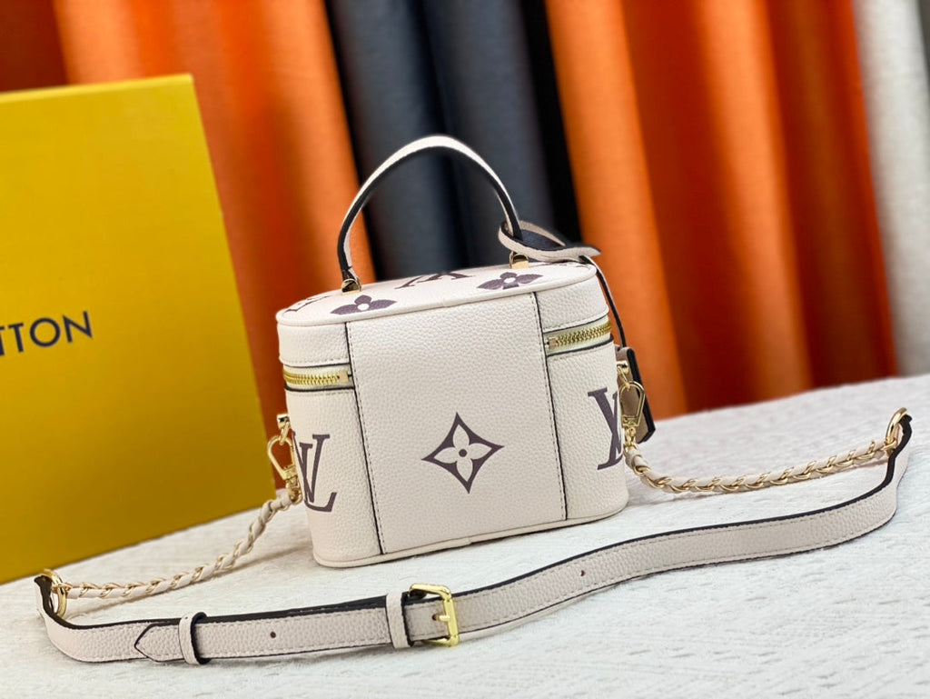 V Vanity Small Bag XC0823042027
