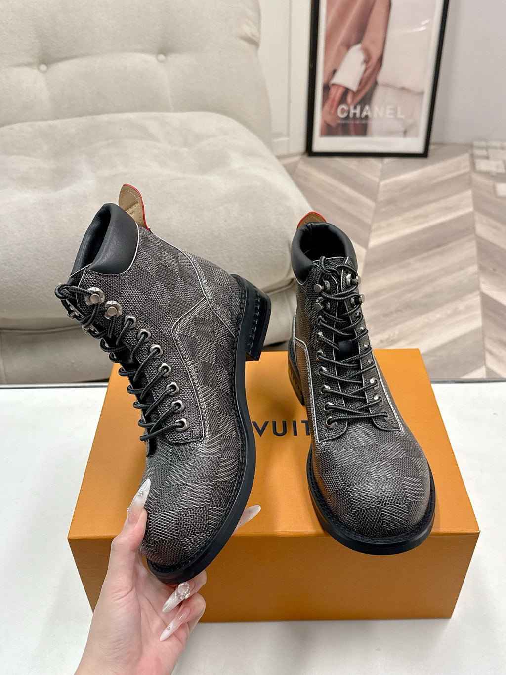 L fashion couple's Dr. Martens ankle boots 0725101304