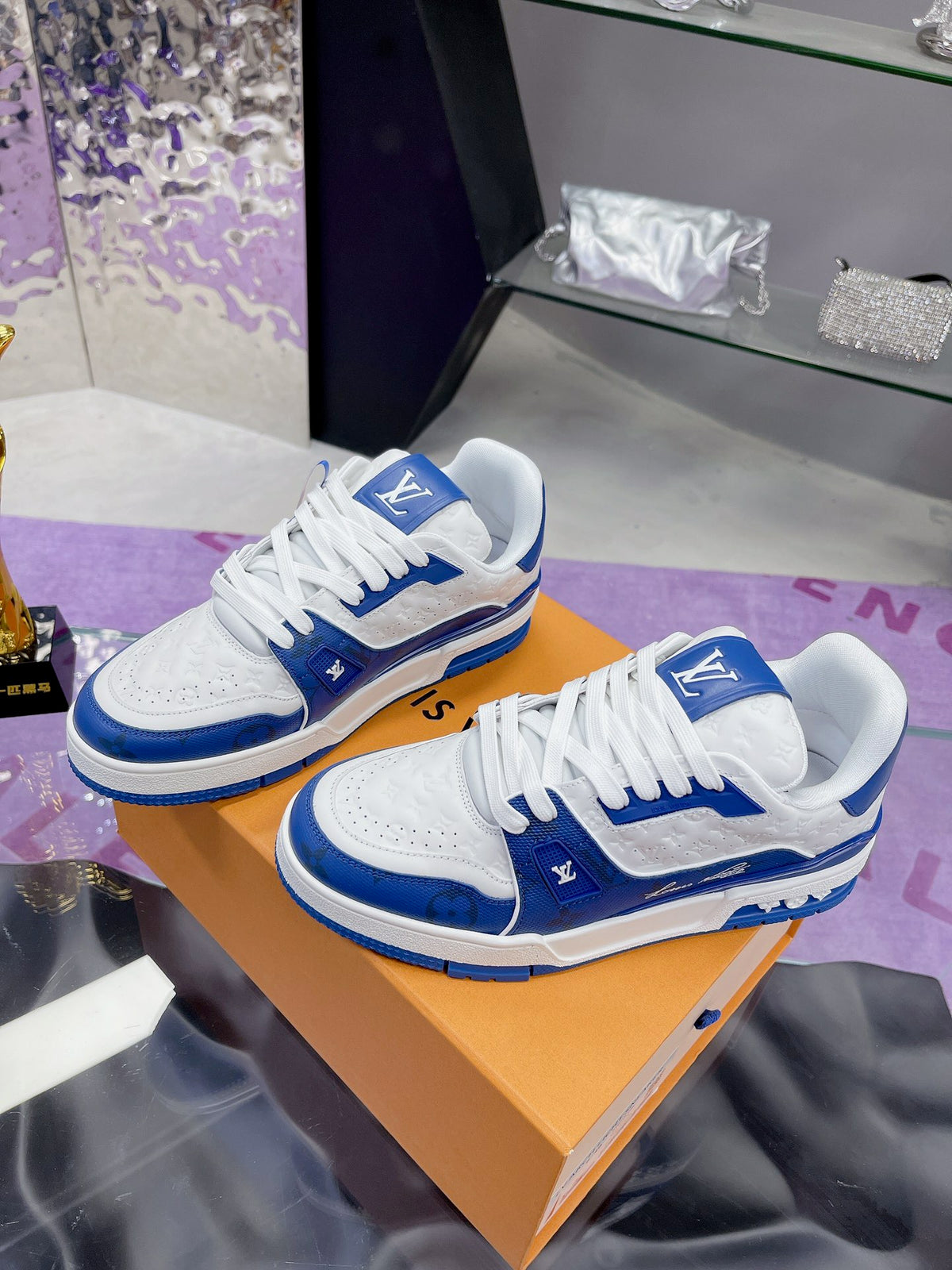 L couple limited series casual embossed sneakers 0725012401