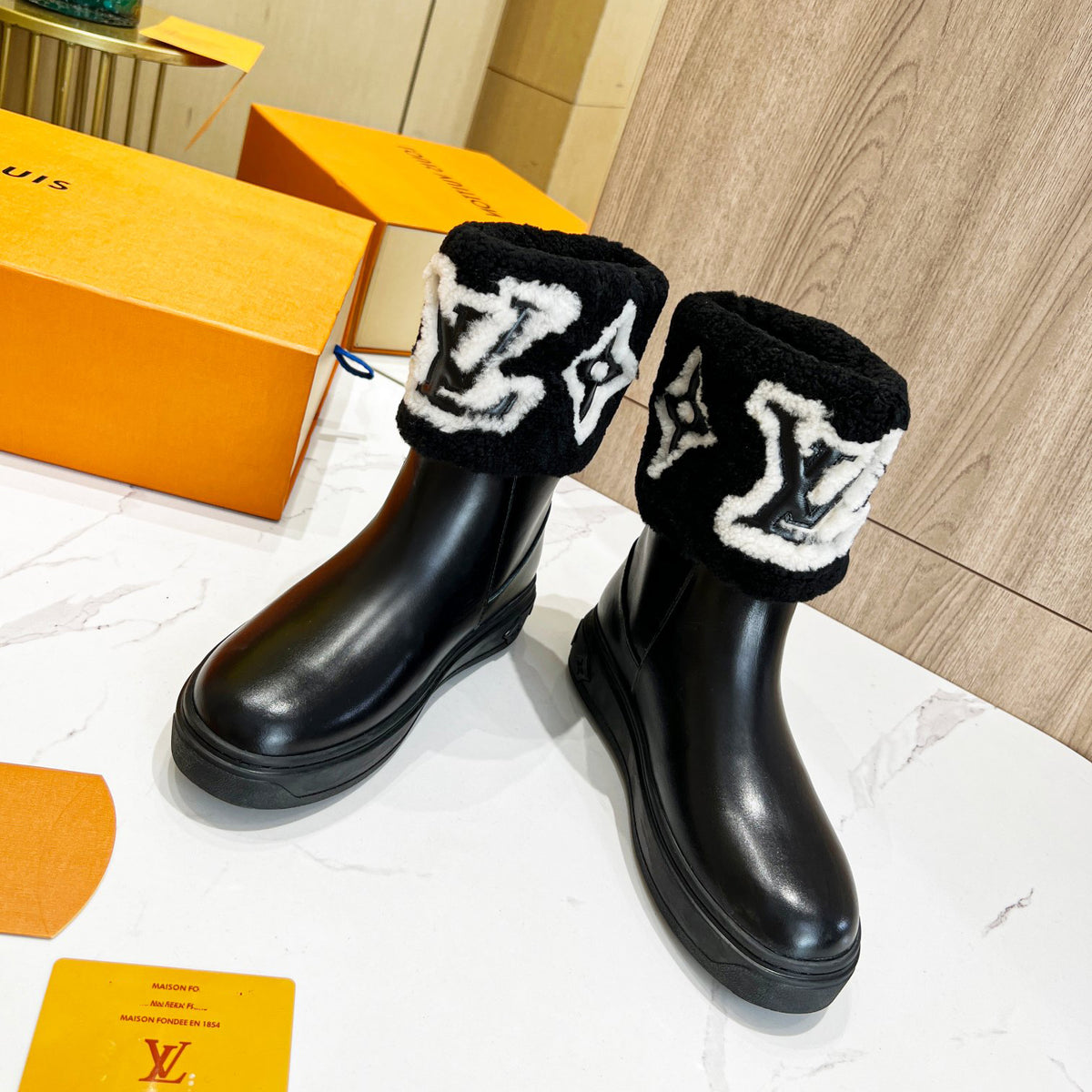 V Ladies Black Leather Boots XC0723082107