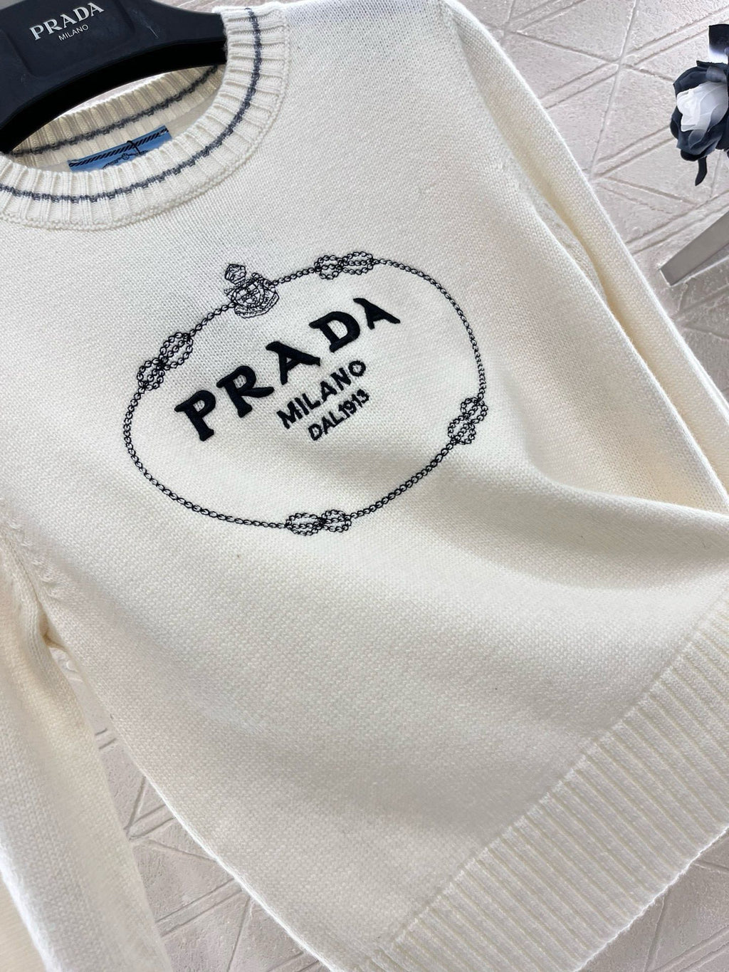 PR Crew neck contrast embroidered knitted top 1824091101