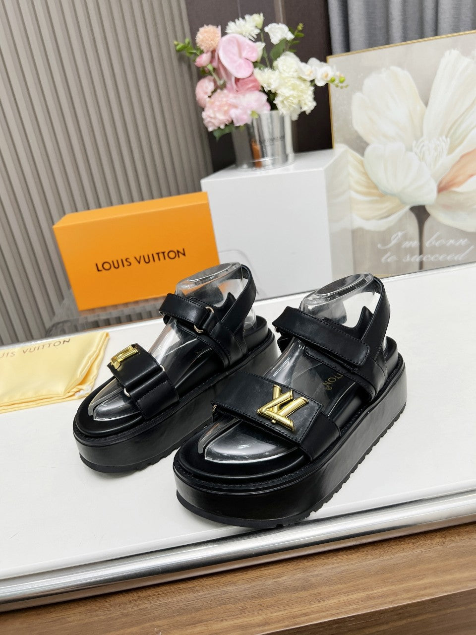 24 New Women's Thick Soled Sandals XC0424050603