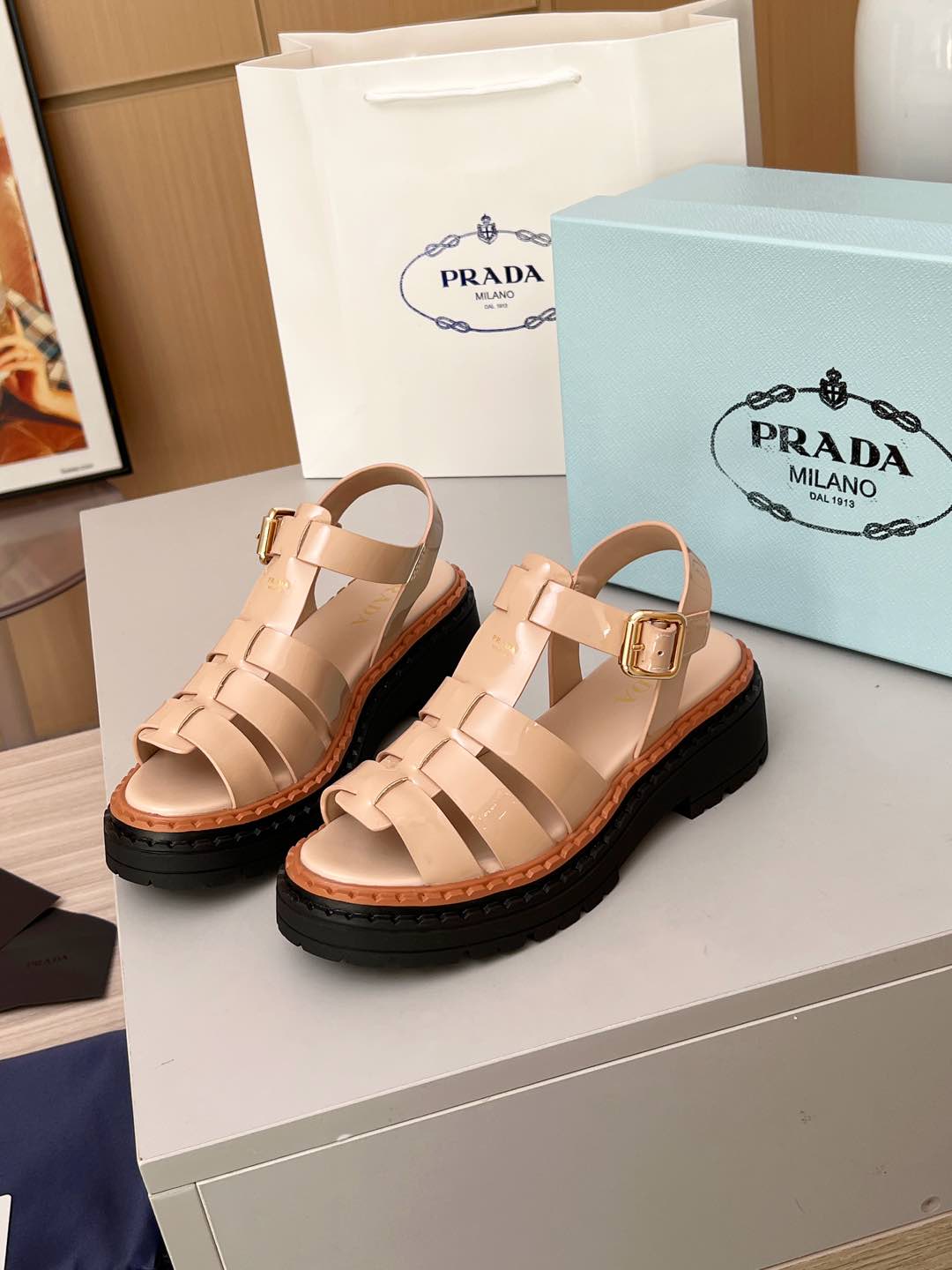 P fashionable new thick-soled sandals 0725061617