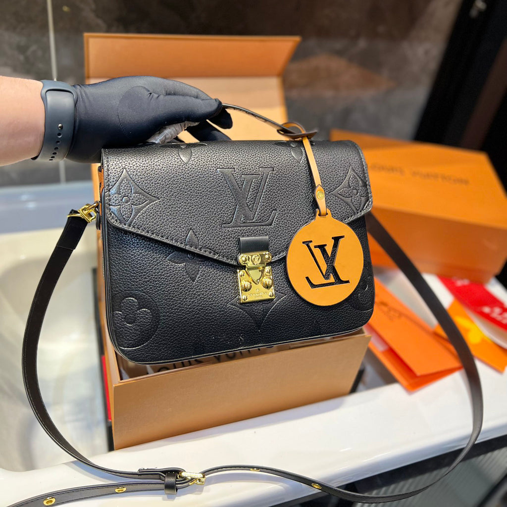 New V Logo Embossed Messenger Bag XC16060307