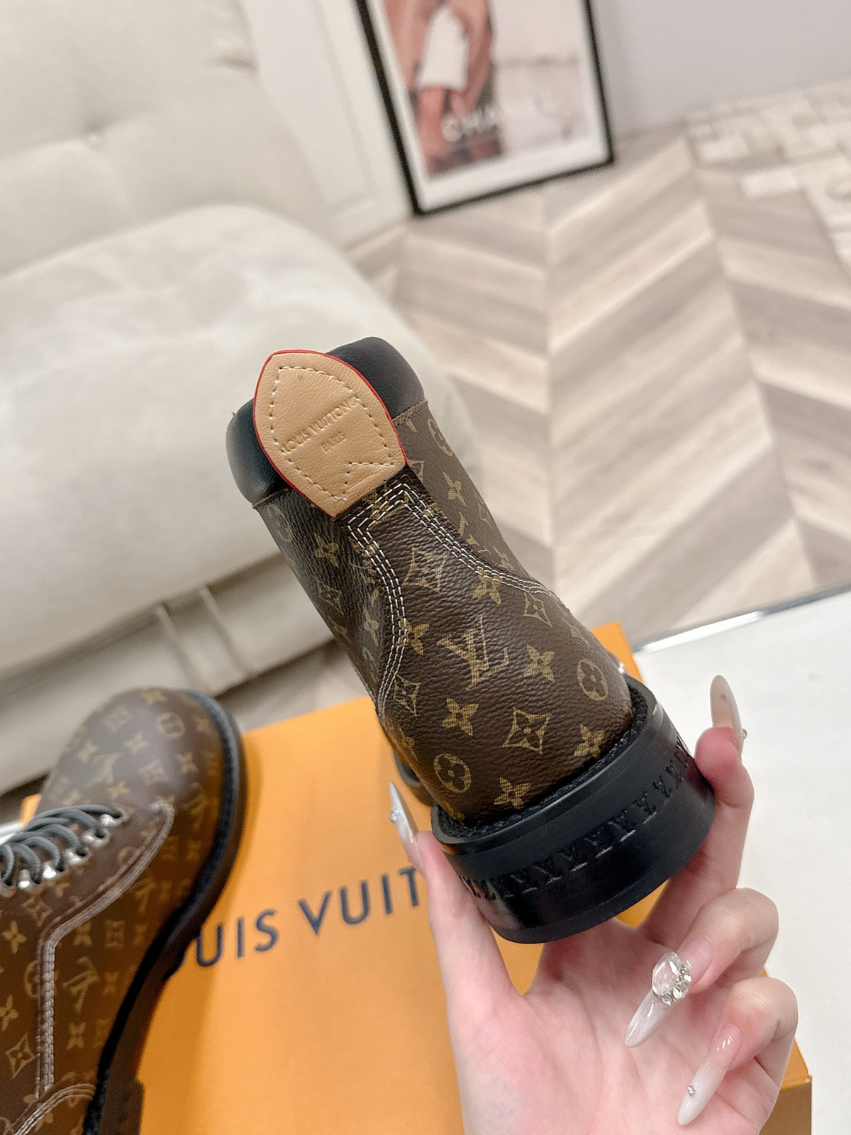 L fashion couple's Dr. Martens ankle boots 0725101303