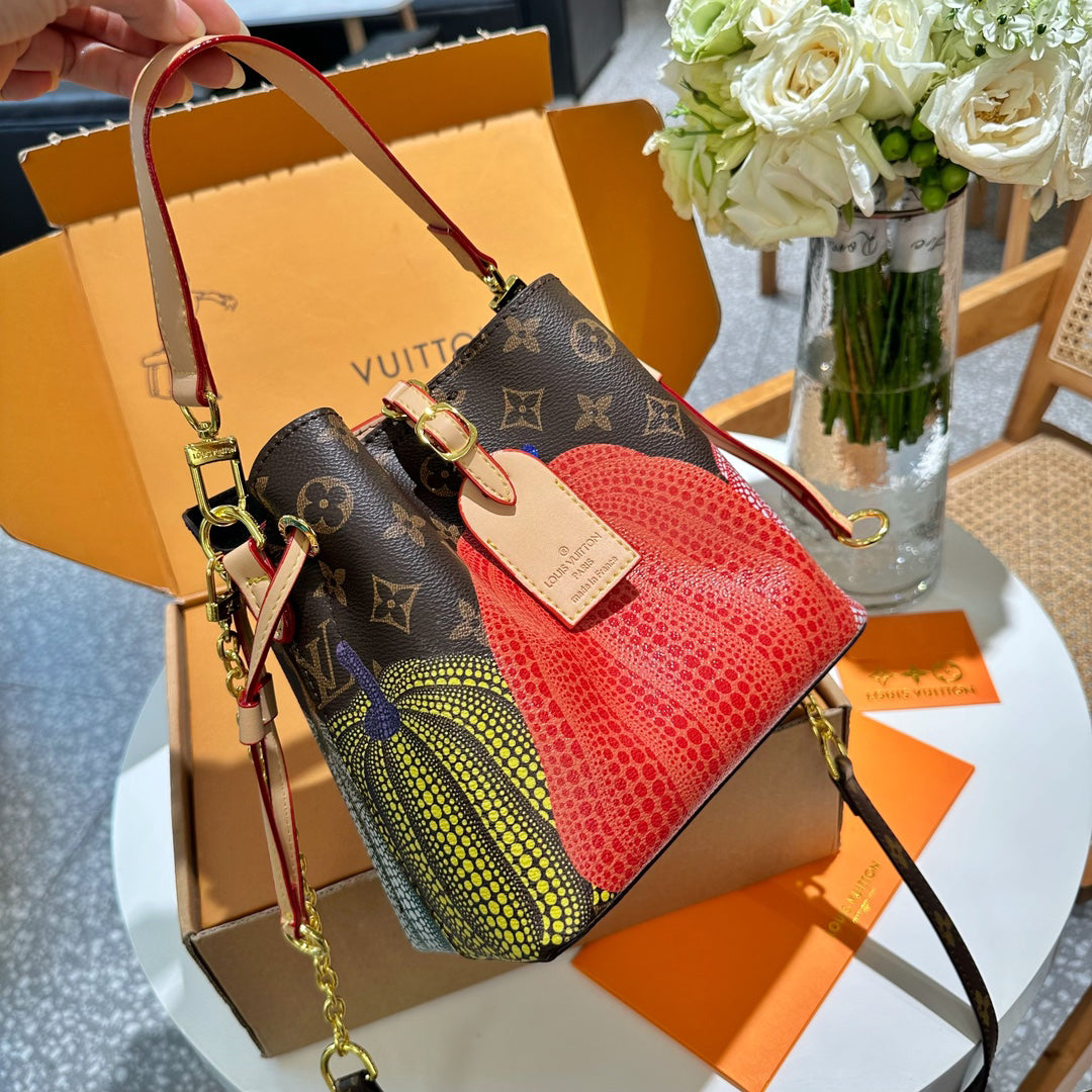 Fashion new messenger bag CWT1023080113