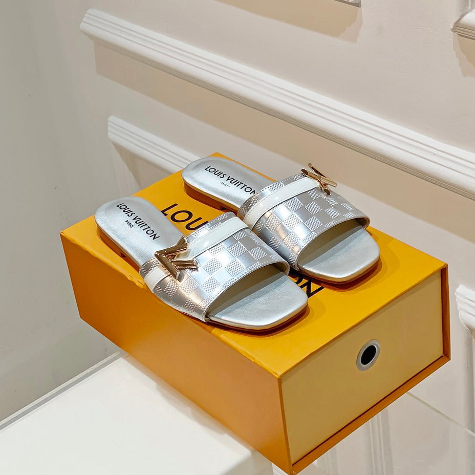 Stylish patent leather flat slippers 1824041113