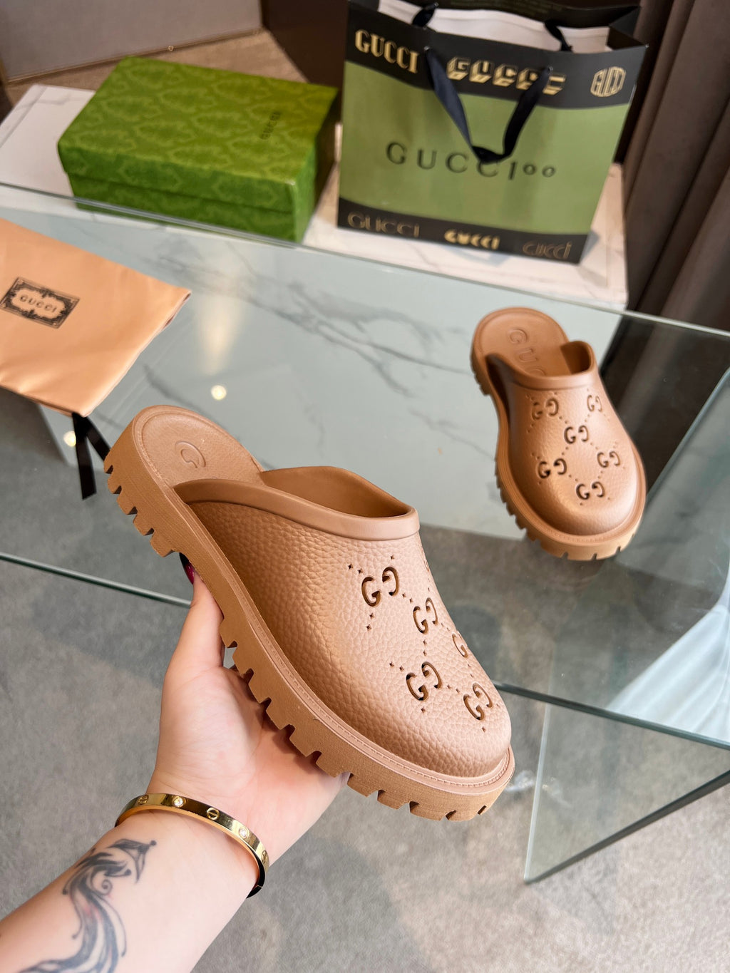 Gc's New Perforated Embroidered Sandals GC97710318
