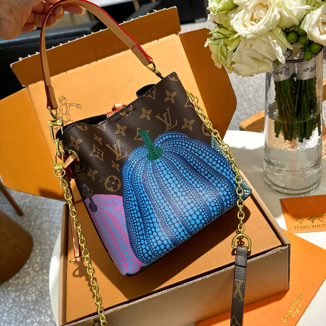 Fashion new messenger bag CWT1023080113