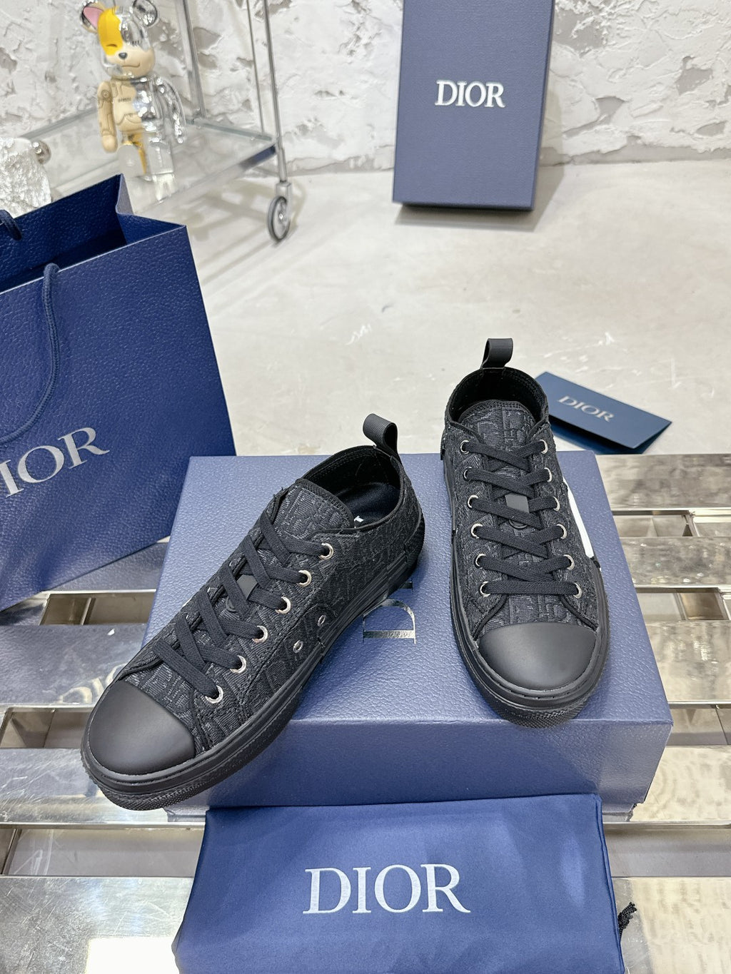 CD B23 Low-Top Sneaker 1824120910