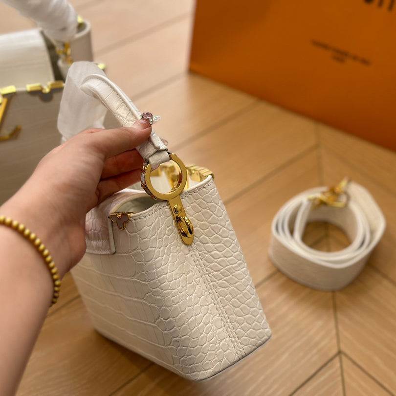 V Logo Classic Fashion All-match Clutch fb0424090209