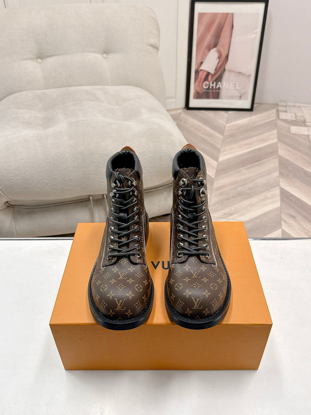 L fashion couple's Dr. Martens ankle boots 0725101303