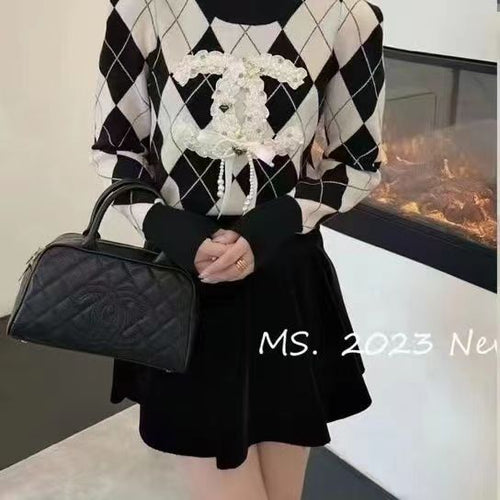 Argyle shoulder padded knitted sweater PD0823112112