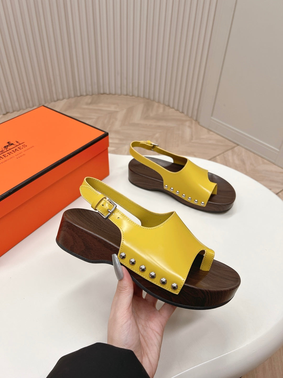 H new stylish summer sandals 0725040811