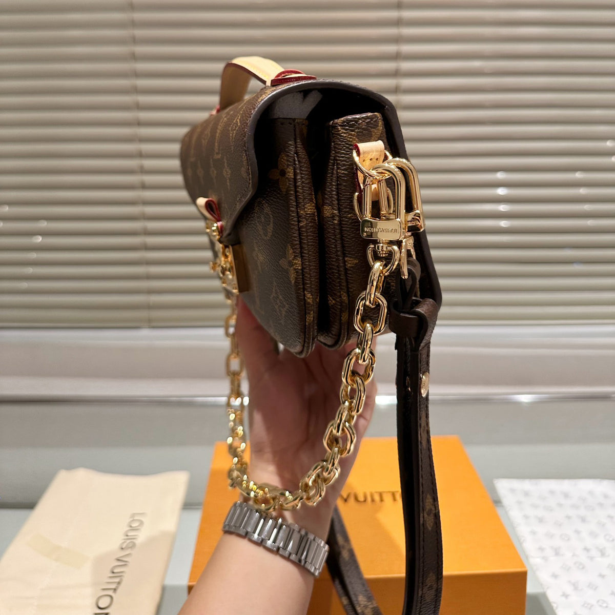 Postman small chain bag XC1823092601