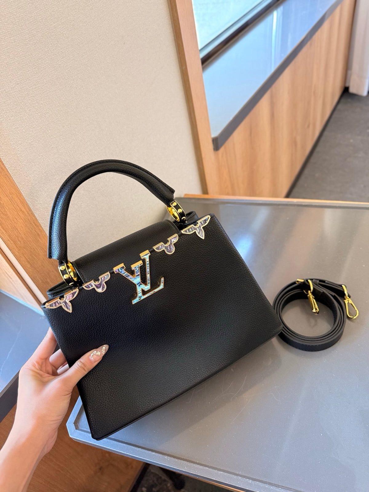 L Fashion Capucines Handbag 0725022602
