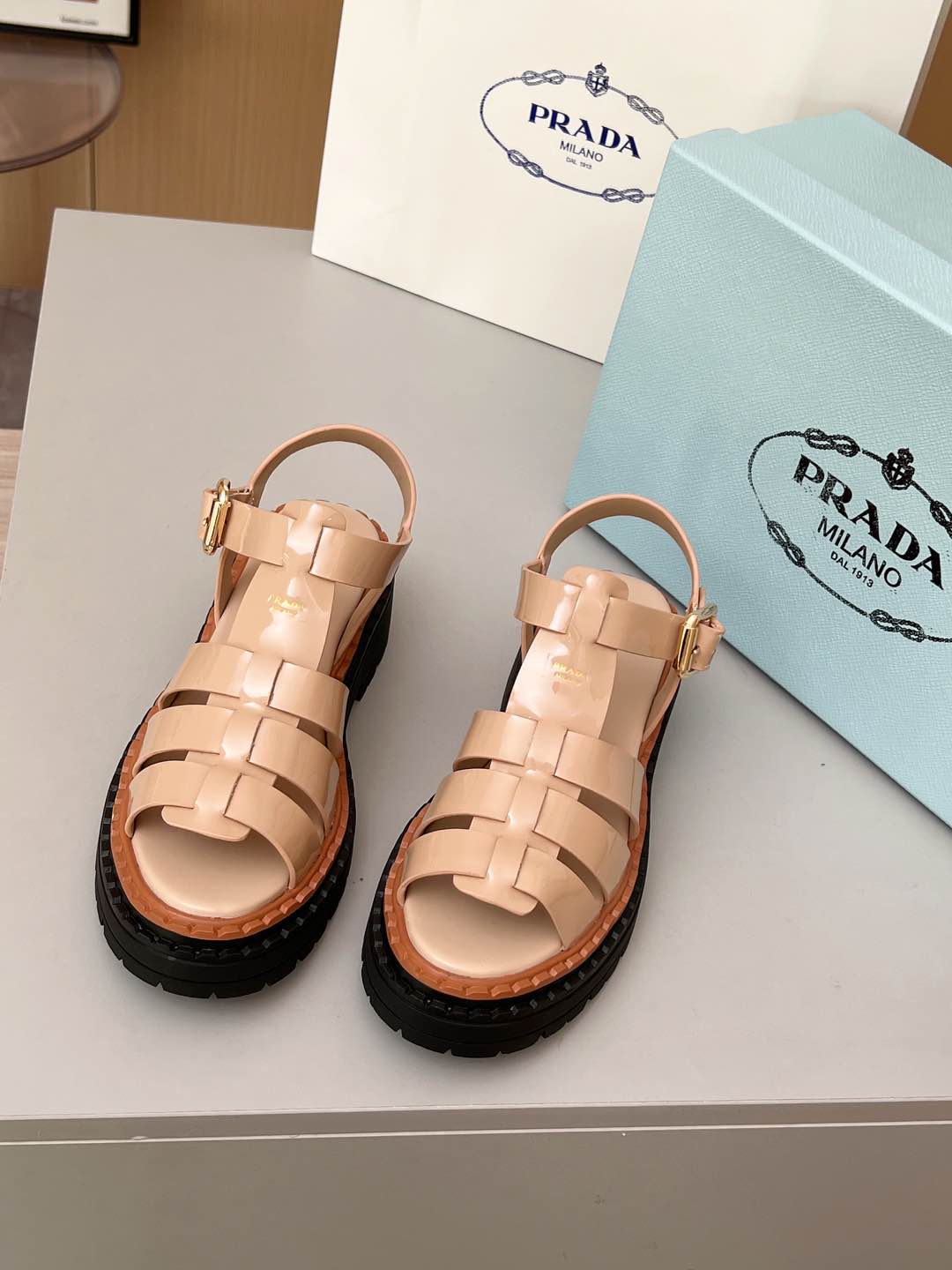 P fashionable new thick-soled sandals 0725061617