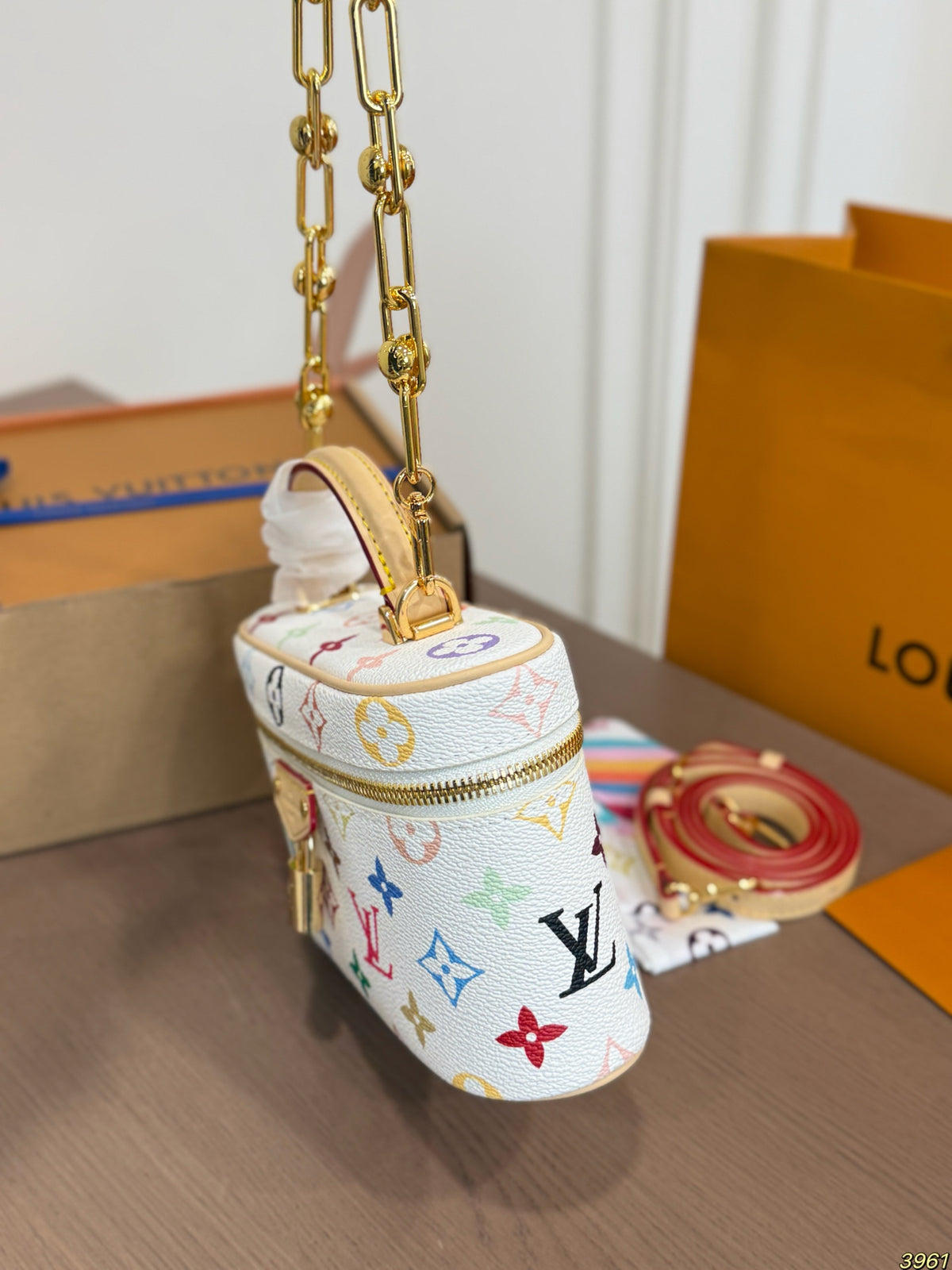 L 26SS Women's Cosmetic Bag CWT1326081009