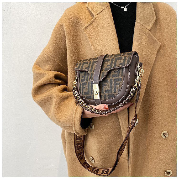 New Classic Fashion Messenger Bag PD1023071836