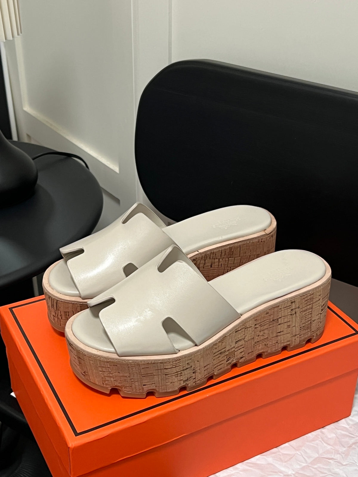 H Fashion Summer Thick-soled Slippers 0725040812