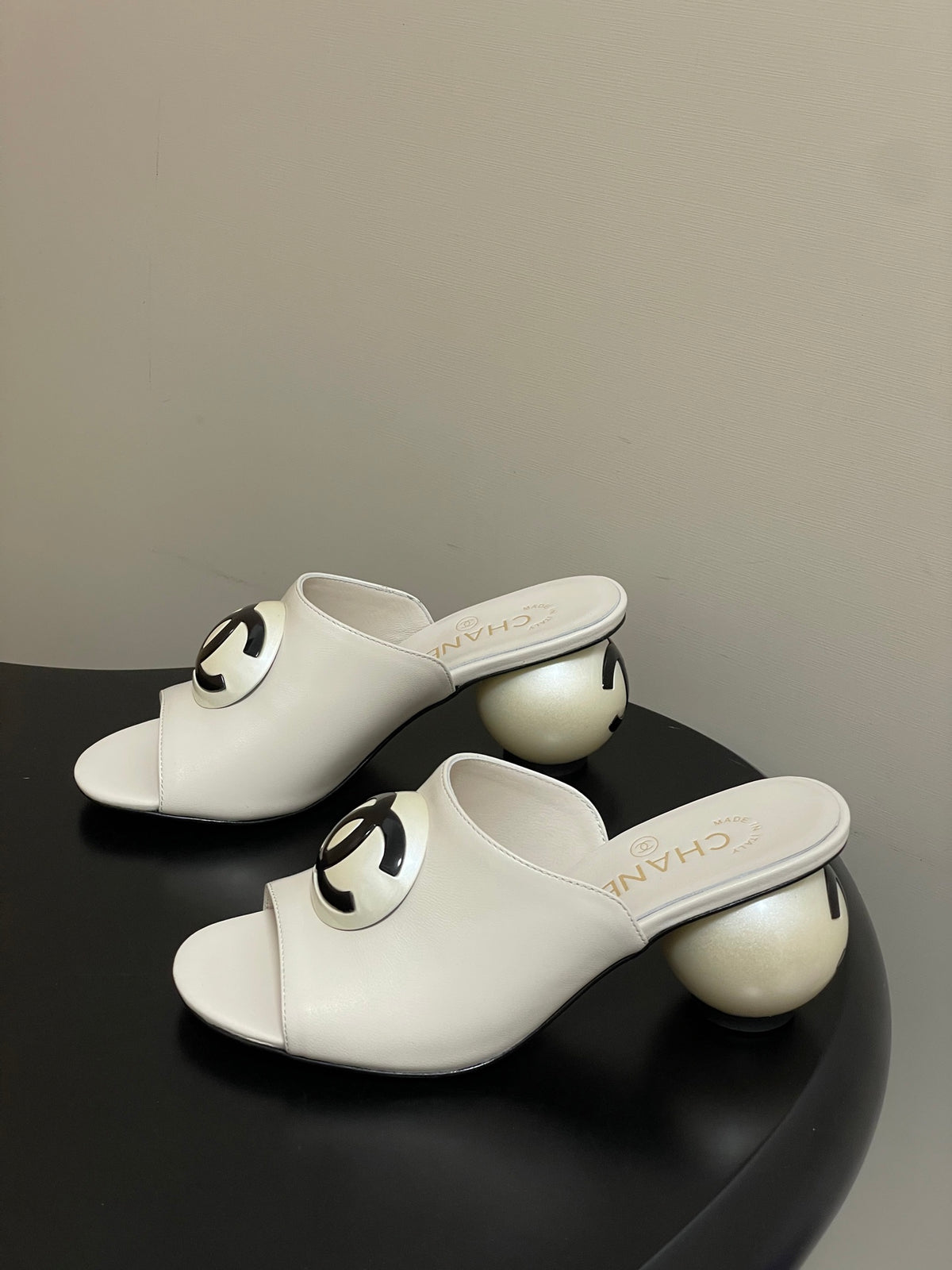 26SS New Women's Giant Pearl Slippers 0726031006