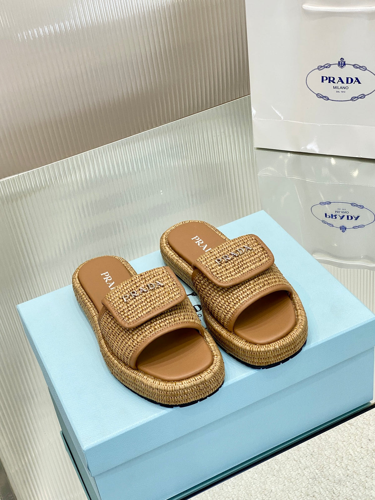 P raffia woven slippers 0724041702