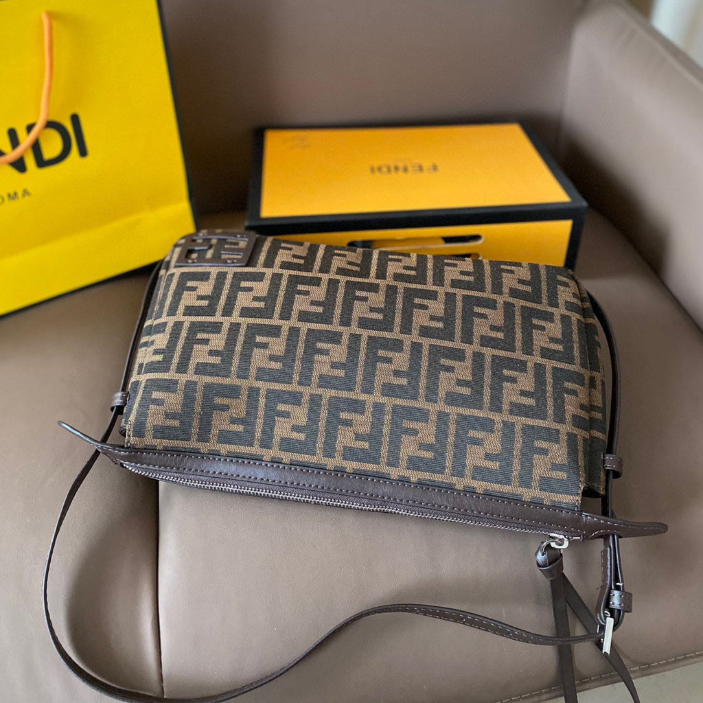 underarm crossbody bag 1824082101