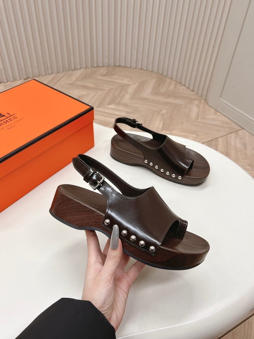 H new stylish summer sandals 0725040811