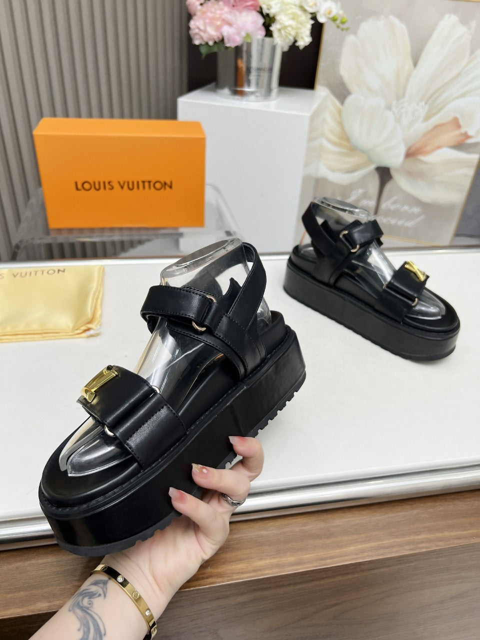 24 New Women's Thick Soled Sandals XC0424050603
