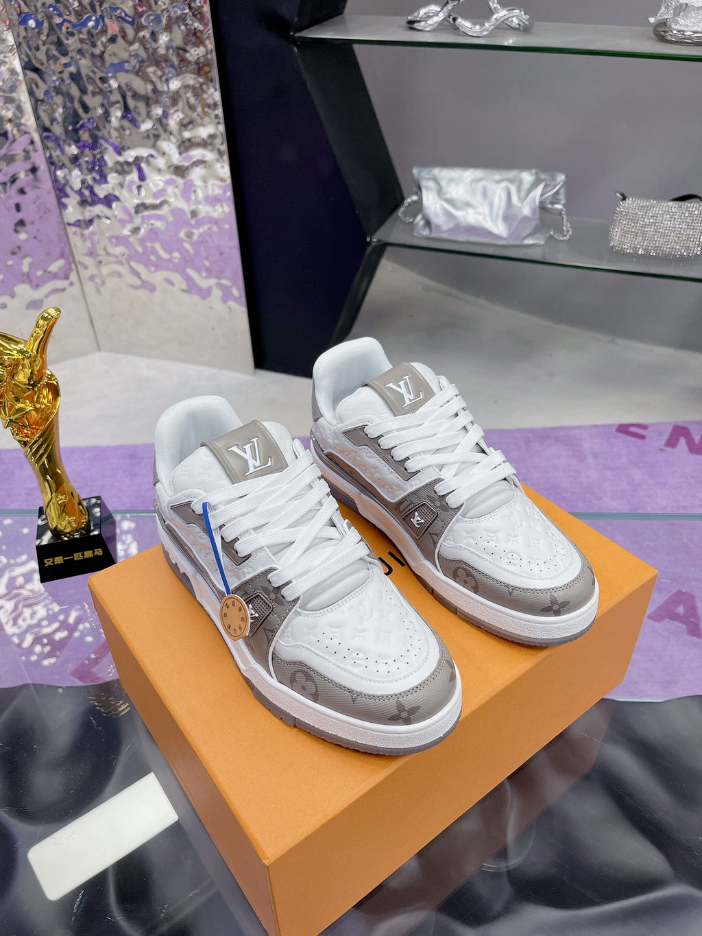 L couple limited series casual embossed sneakers 0725012401