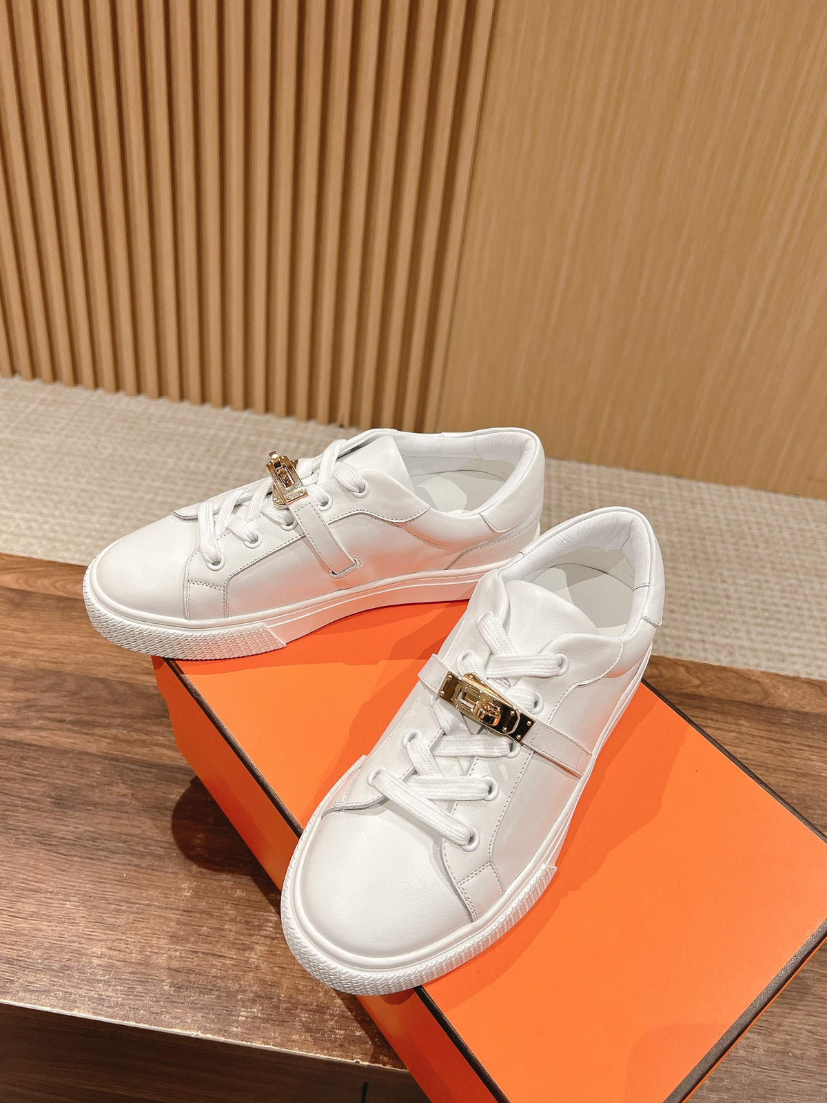 H Women's Fashion White Sneakers 072505206