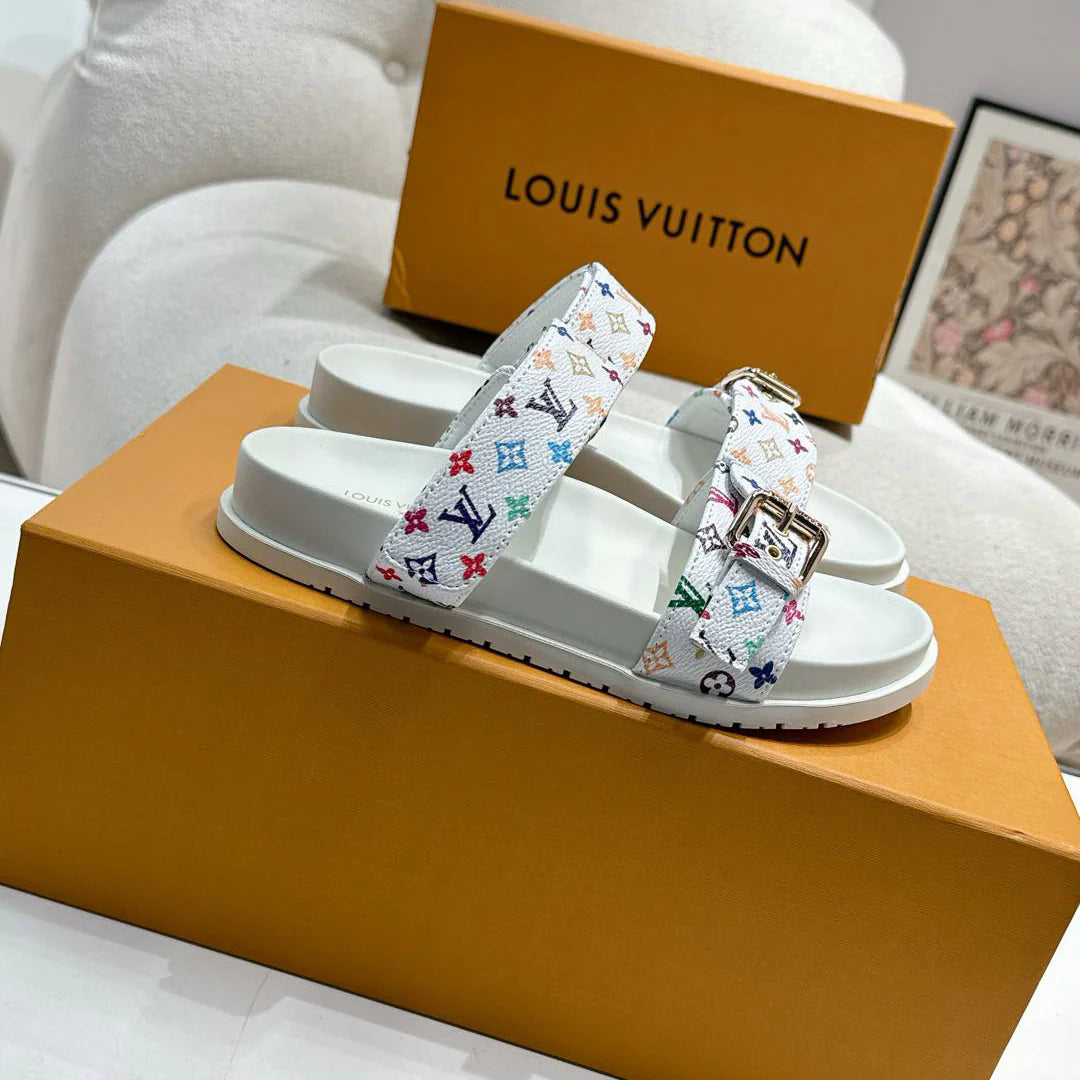 New fashionable and versatile sandals 1025031214