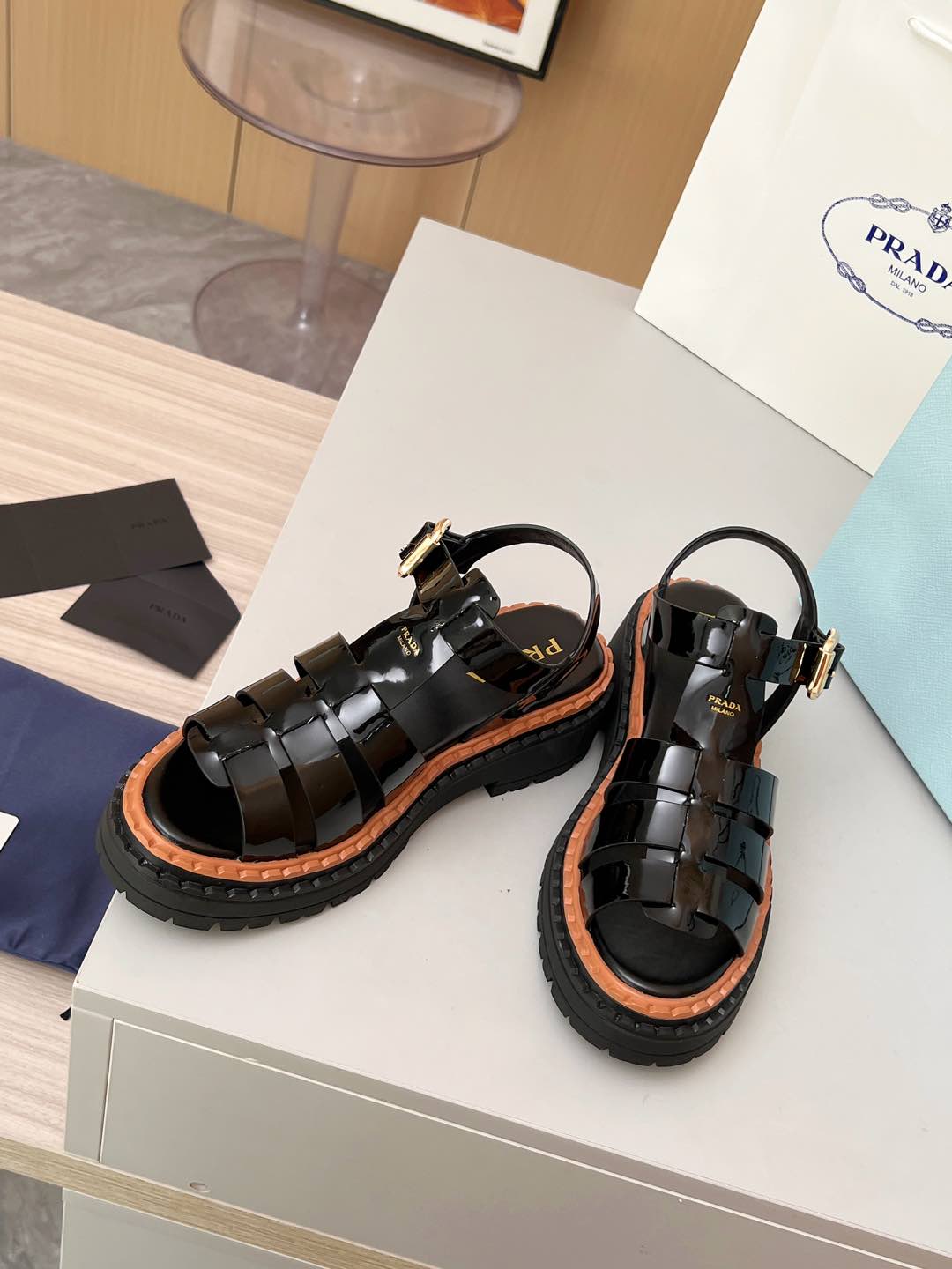 P fashionable new thick-soled sandals 0725061617
