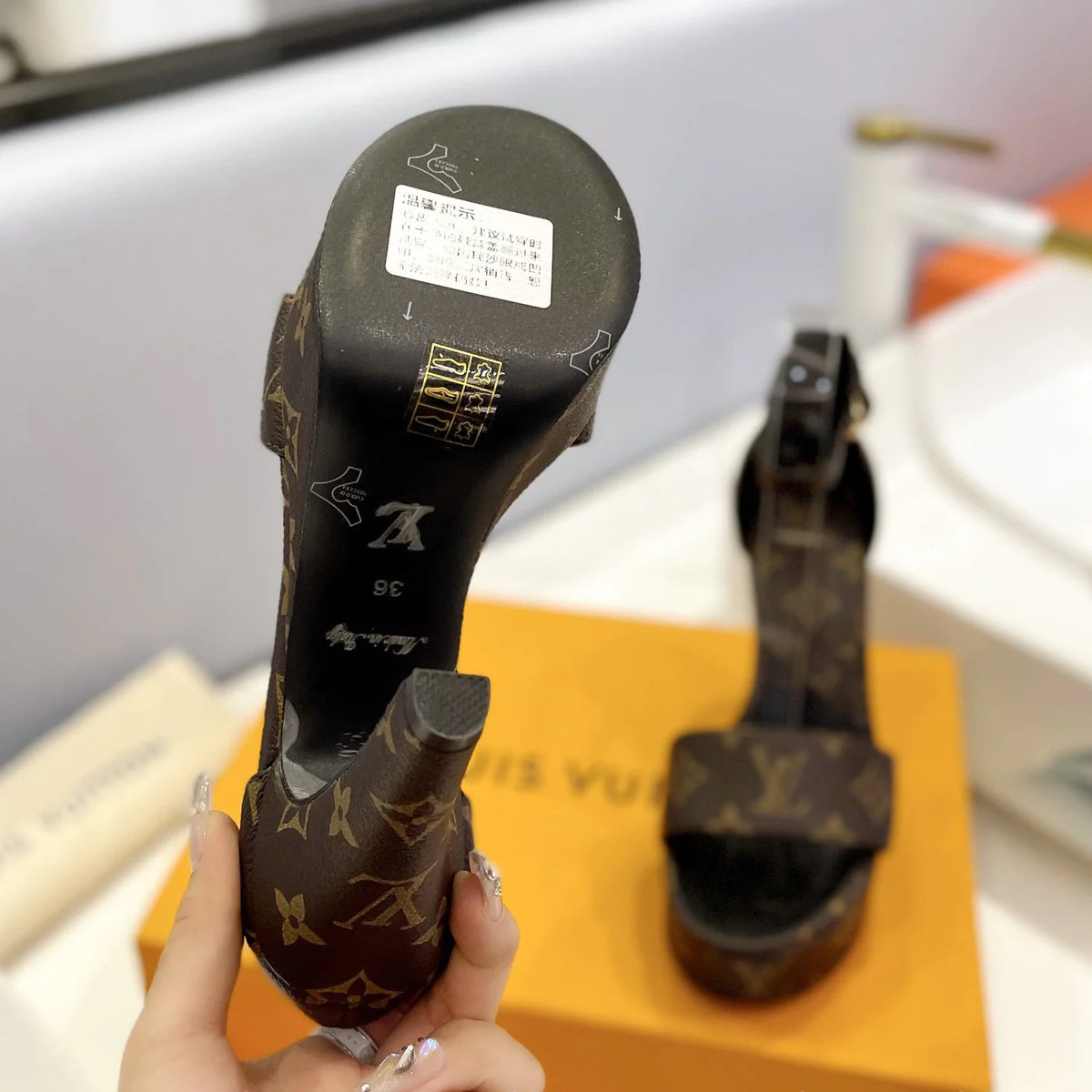 Classic Monogram versatile and elegant high heels 1824021902