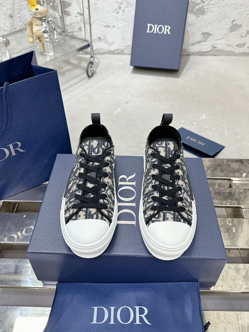 CD B23 Low-Top Sneaker 1824120910