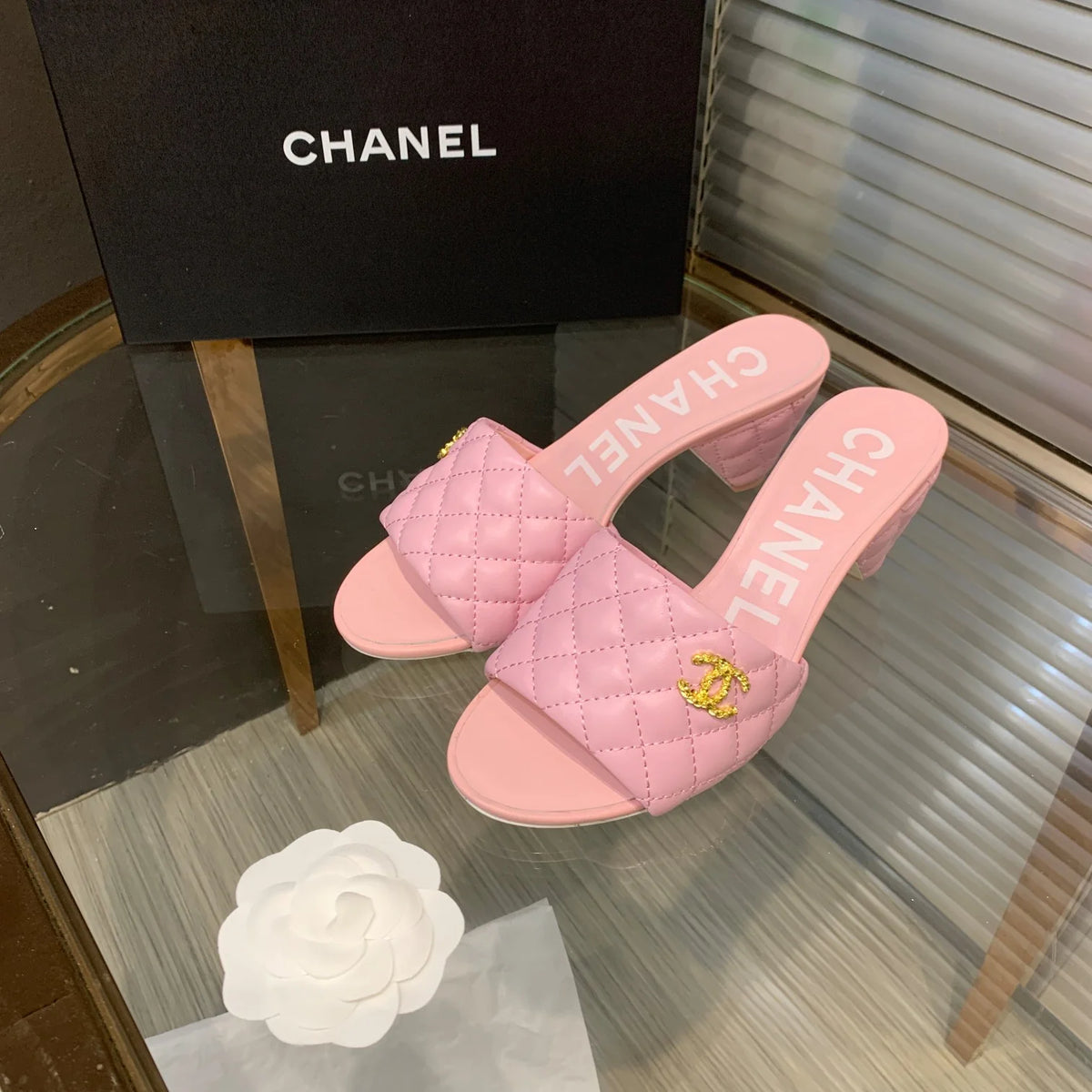 New Fashion Classic Versatile Leather Slippers 1024062811
