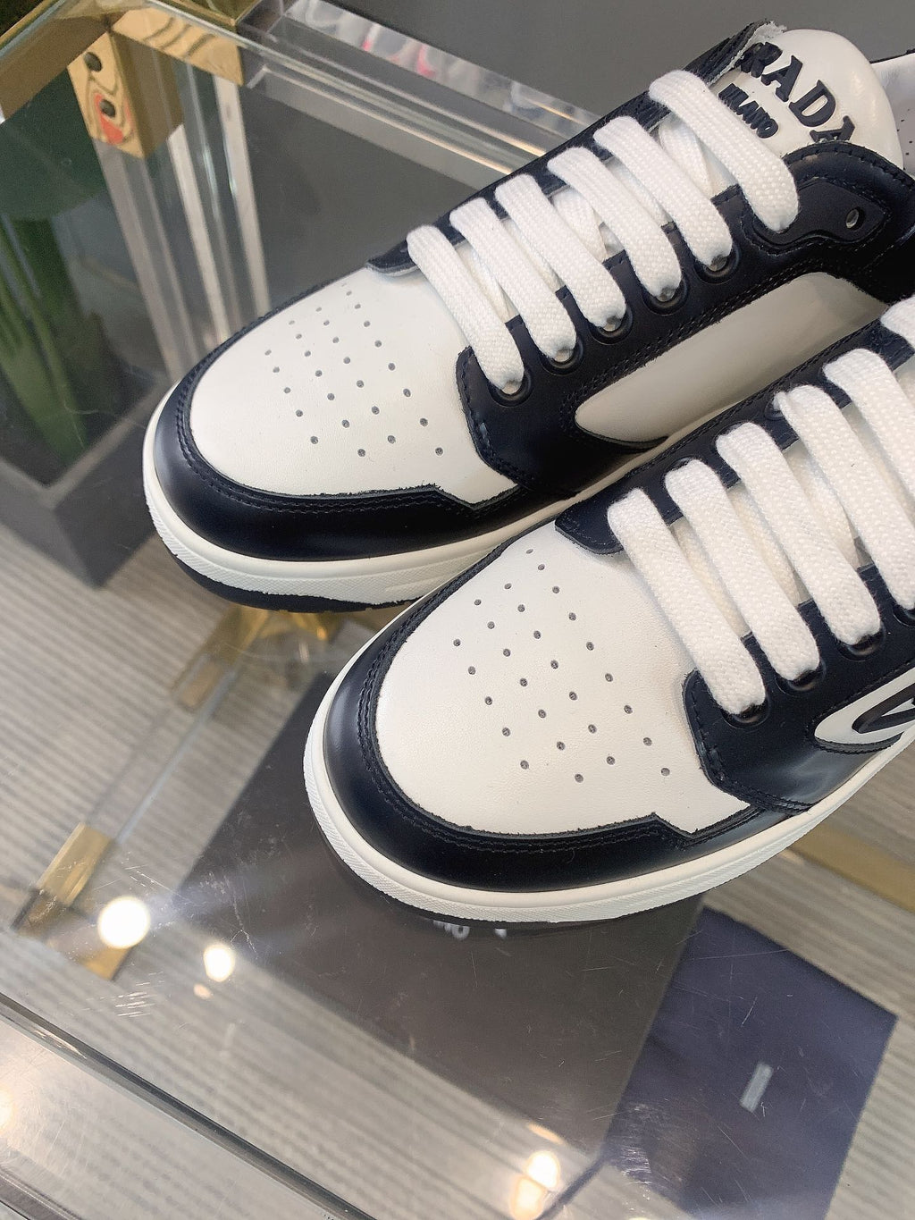 P classic white shoes 0724111201 0724111202