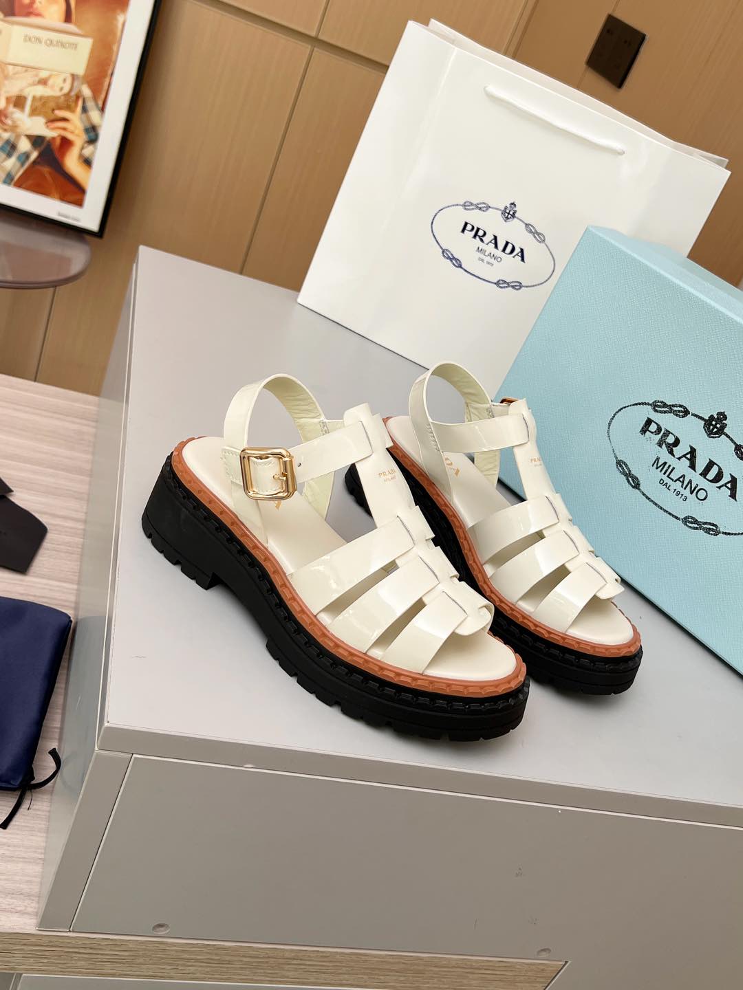 P fashionable new thick-soled sandals 0725061617