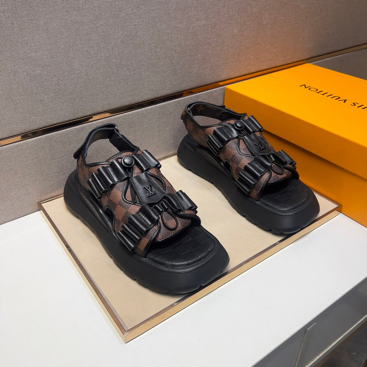 Men's and Women's Casual Slippers Sandals 1025032818