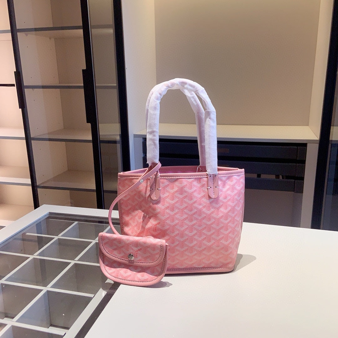 GY Classic Print Small Shopping Tote 1024052904