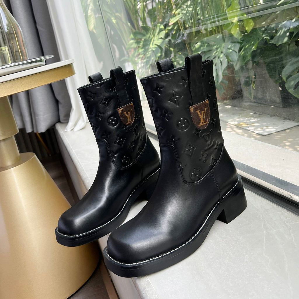 V Logo stylish embossed printed leather booties 0724101802